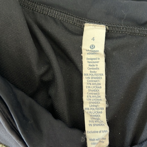 Lululemon Camo Lined Shorts Size 4 - Picture 3 of 3